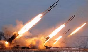 Chiến hạm Mỹ đánh chặn 3 tên lửa phóng từ Yemen về hướng Israel