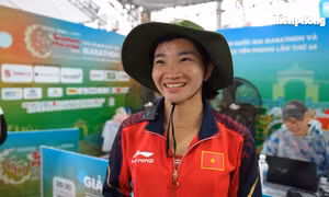 Nhà vô địch Tiền Phong Marathon 9 lần liên tiếp Nguyễn Thị Oanh nói gì sau khi nối dài kỷ lục? 