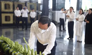 TPHCM tưởng nhớ hơn 23.000 người qua đời vì COVID-19 sau một năm bình thường mới