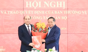 Phó Bí thư Huyện ủy làm Phó Chủ nhiệm Ủy ban Kiểm tra Thành ủy Hà Nội