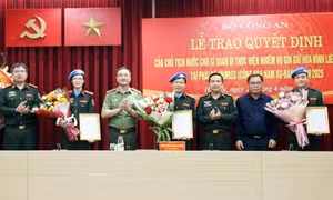 Bộ Công an trao quyết định của Chủ tịch nước cho 3 sĩ quan tham gia gìn giữ hòa bình 