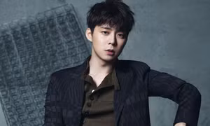 Hé lộ tình tiết mới vụ 'Hoàng tử gác mái' thành 'tội đồ K-biz' vì màn 'quay xe' từ quản lý