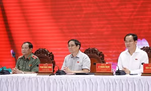 Hình ảnh Thủ tướng Phạm Minh Chính tiếp xúc cử tri Cần Thơ