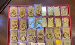 Năm biến động của giá vàng: Kẻ cười, người khóc 