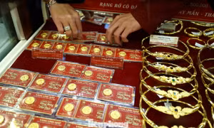 Giá vàng tiếp tục tăng 