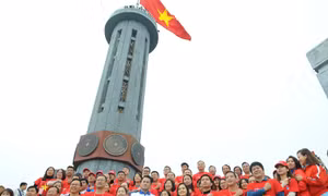 Hành trình Tôi yêu Tổ quốc lan tỏa tình yêu quê hương từ cột cờ Lũng Cú
