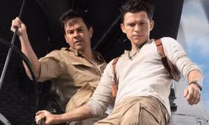 Phim bom tấn của "Người Nhện" Tom Holland bị cấm chiếu vì xuất hiện đường lưỡi bò