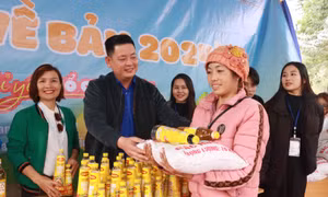 'Nắng ấm về bản 2024' ghé thăm điểm trường khó khăn tại Sơn La