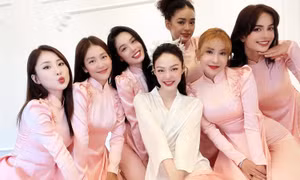 "Cô dâu tháng 6" Minh Hằng đẹp rạng rỡ, dàn bê tráp toàn người đẹp nổi tiếng