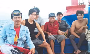 Làm báo 'hai tay hai súng'