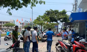 Truy lùng tên cướp dùng súng uy hiếp nhân viên ngân hàng đưa tiền ở Đà Nẵng