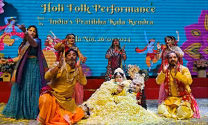 Sinh viên Hà Nội thưởng thức múa dân gian Ấn Độ 