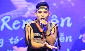 A King Lứu – Chàng sinh viên dân tộc thiểu số quyết tâm chinh phục tình yêu nghệ thuật