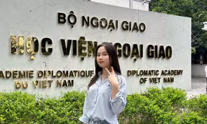 Theo đuổi kho báu tri thức: Nữ sinh Ngoại giao và hành trình thắp lửa văn hóa đọc