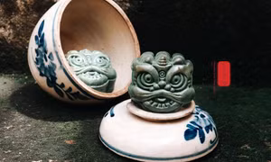 Cô gái làm bánh Trung thu độc lạ giống hệt đồ gốm cổ 