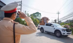 'Anh hãy nghỉ đi, nhiệm vụ có đồng đội anh thay thế, phụng dưỡng cha mẹ đã có em và anh chị'