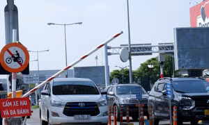 Hình ảnh lần đầu thử nghiệm thu phí tự động vào sân bay Tân Sơn Nhất