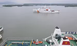 Tàu Cảnh sát biển Việt Nam lên đường thăm và làm việc tại Ấn Độ 