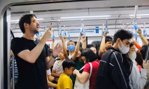 Hơn 90.000 người đi tàu metro TPHCM trong ngày Giáng sinh