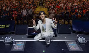 Kim Soo Hyun buộc phải tham gia fan meeting vì số tiền bồi thường "khủng"?