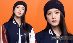 Jisoo tại show Tommy: Nhan sắc "cân trọn" Getty Images, giúp áo khoác "cháy hàng"