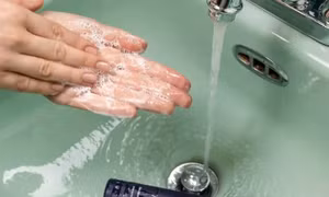 Giúp da vượt qua khói bụi ô nhiễm đô thị bằng những mẹo dưỡng da hữu ích này