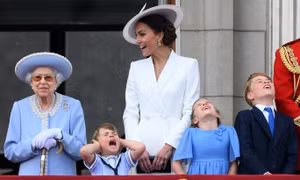 Hoàng tử bé Louis và loạt meme "cute lạc lối" trong Đại lễ Bạch kim của Nữ hoàng Anh