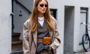 Túi đeo hông belt bag trở lại và khuấy đảo thời trang đường phố như thế nào?