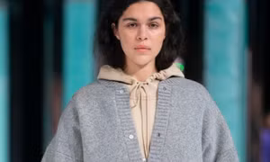 Được Gucci, Balenciaga đồng loạt đẩy trend, áo hoodies sẽ sang chảnh hơn?