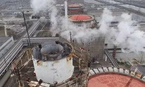Quân đội Ukraine pháo kích gây cháy, nhà máy điện hạt nhân Zaporozhye bị mất điện