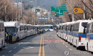Hàn Quốc: Đóng cửa nhiều con đường, triển khai 14.000 cảnh sát ở Seoul vào ngày tuyên án tổng thống