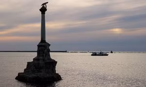 Bán đảo Crimea bị 9 thiết bị không người lái áp sát