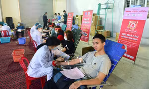 Đông đảo người dân Ninh Bình lan tỏa tinh thần hiến máu từ Chủ nhật Đỏ lần thứ XV