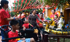 Thanh niên khuyết tật lan tỏa tinh thần 30/4 mừng đại lễ