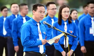 75 thanh niên tiên tiến báo công dâng Bác