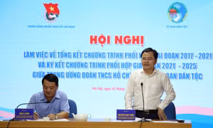 Bí thư thứ nhất T.Ư Đoàn Nguyễn Anh Tuấn phát biểu tại hội nghị.