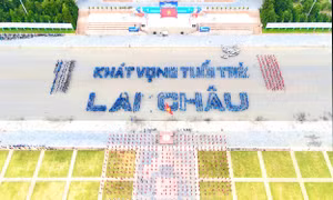 Hơn 3.500 đoàn viên, thanh thiếu nhi đồng diễn 'Khát vọng tuổi trẻ Lai Châu'