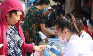 Hơn 2.000 người dân Hà Nội được khám sàng lọc bệnh phổi, ung thư, tim mạch