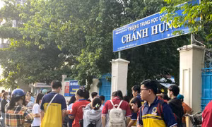 Teen 2K9 tại TP.HCM chuẩn bị thi Ngữ văn: Mong phần làm văn sẽ có cả thơ và truyện