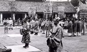 Chúa Trịnh nào cho phúc khảo lại cả 3 khoa thi vì nghi có gian lận?