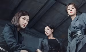 Kim Ha Neul cực ấn tượng trong "Kill Heel": Khi chuyện tình Hoàng tử Lọ Lem chỉ là cổ tích