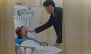 Preview tập 9 Hospital Playlist 2: Cặp Vườn Đông vẫn trắc trở, Seok Hyung chú ý đến Min Ha