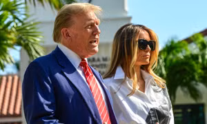 Bà Melania hiếm hoi xuất hiện cùng ông Trump