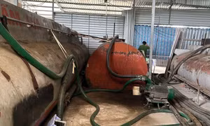 Khởi tố hai cán bộ hải quan liên quan đường dây buôn lậu xăng dầu 