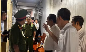 Chủ tịch TPHCM Nguyễn Văn Được xuống hiện trường vụ cháy 8 người chết 