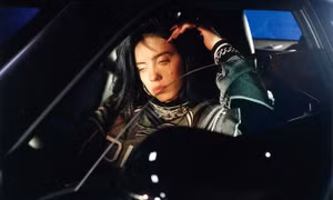 Bộ sưu tập xế hộp của Billie Eilish ở tuổi 21: Range Rover, Mazda 5, Chevrolet đủ cả!