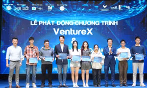 Bạn trẻ cà phê với chuyên gia, học khởi nghiệp