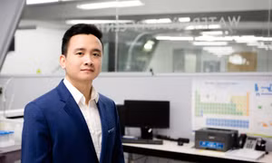 TS. Đặng Đức Huy trong phòng nghiên cứu