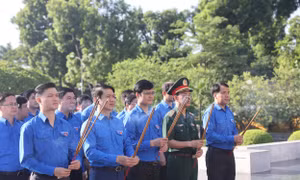 Trung ương Đoàn dâng hương tưởng niệm các Anh hùng liệt sĩ 