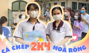 Thi tốt nghiệp THPT Quốc gia 2022: Đo nhiệt độ trước khi vào phòng thi, phụ huynh đội nắng tiếp sức 